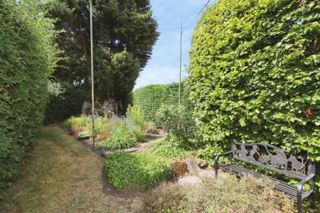 3 bedroom Cottage for sale in Ashby Road, Ticknall, DE73