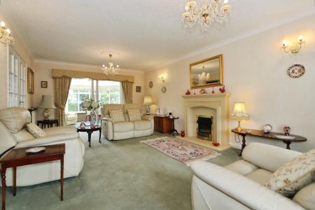 4 bedroom Detached house for sale in Tower Gardens, Ashby-De-La-Zouch, LE65