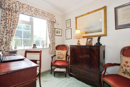 4 bedroom Detached house for sale in Tower Gardens, Ashby-De-La-Zouch, LE65