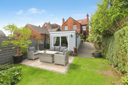 4 bedroom Semi-detached house for sale in Smisby Road, Ashby-De-La-Zouch, LE65