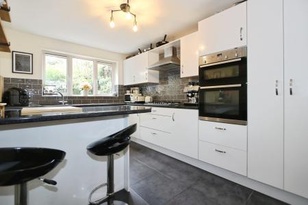 4 bedroom Detached house for sale in Brick Kiln Croft, Measham, DE12