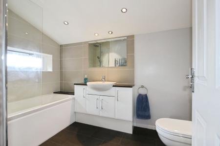 4 bedroom Detached house for sale in Pennine Way, Ashby-De-La-Zouch, LE65