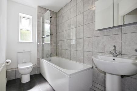 2 bedroom Flat for sale in Oak Crescent, Ashby-De-La-Zouch, LE65