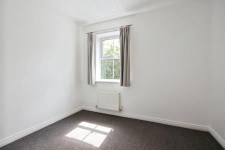 2 bedroom Flat for sale in Oak Crescent, Ashby-De-La-Zouch, LE65