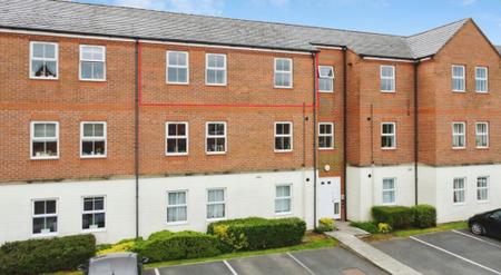 2 bedroom Flat for sale in Oak Crescent, Ashby-De-La-Zouch, LE65