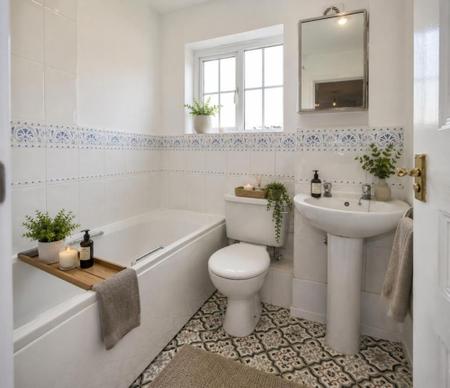 3 bedroom Semi-detached house for sale in Kelso Close, Measham, DE12