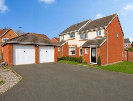 3 bedroom Semi-detached house for sale in Kelso Close, Measham, DE12