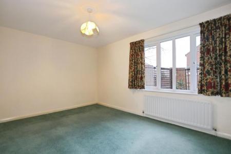 2 bedroom Flat for sale in Western Close, Ashby-De-La-Zouch, LE65