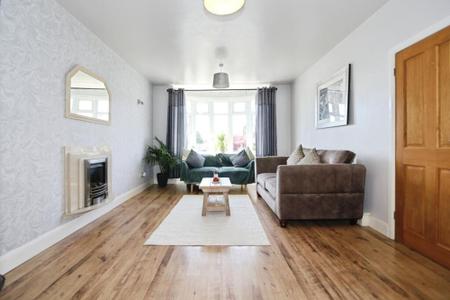 5 bedroom Detached house for sale in Atherstone Road, Measham, DE12