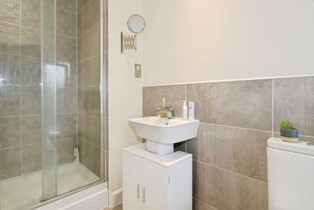 5 bedroom Detached house for sale in Stone Row Place, Moira, DE12
