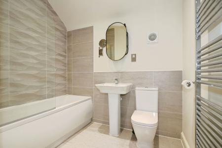 5 bedroom Detached house for sale in Stone Row Place, Moira, DE12