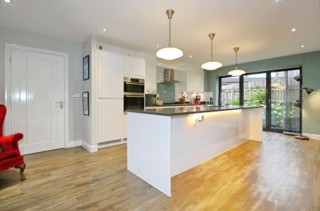 5 bedroom Detached house for sale in Stone Row Place, Moira, DE12