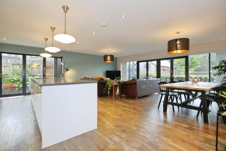 5 bedroom Detached house for sale in Stone Row Place, Moira, DE12