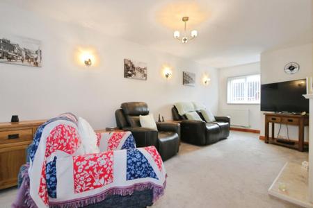 3 bedroom Semi-detached house for sale in Money Hill, Ashby-De-La-Zouch, LE65