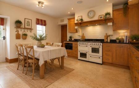 5 bedroom Detached house for sale in Woodhouses, Melbourne, DE73