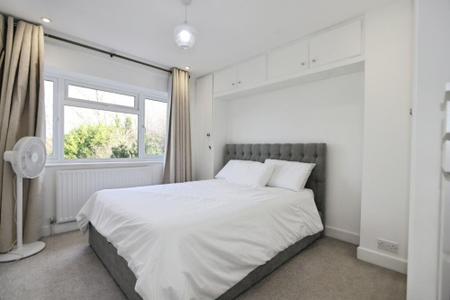 3 bedroom Semi-detached house for sale in Grange Close, Ashby-De-La-Zouch, LE65