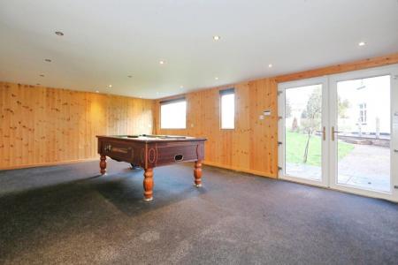 4 bedroom Detached house for sale in Park Lane, Castle Donington, DE74