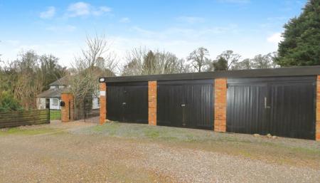 4 bedroom Detached house for sale in Park Lane, Castle Donington, DE74