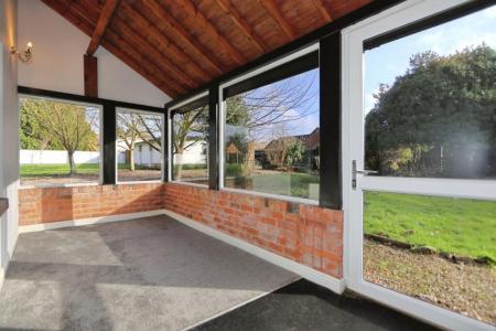 4 bedroom Detached house for sale in Park Lane, Castle Donington, DE74