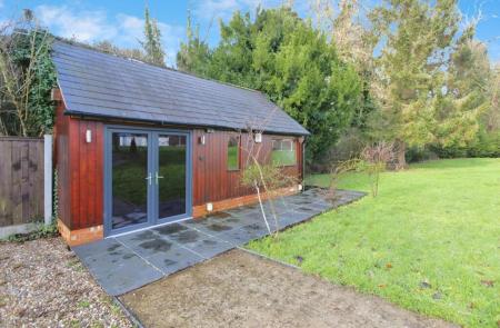 4 bedroom Detached house for sale in Park Lane, Castle Donington, DE74