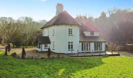 4 bedroom Detached house for sale in Park Lane, Castle Donington, DE74