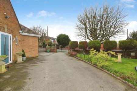 2 bedroom Detached bungalow for sale in Burton Road, Ashby-De-La-Zouch, LE65