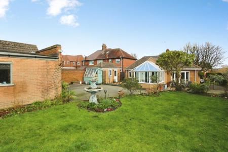 2 bedroom Detached bungalow for sale in Burton Road, Ashby-De-La-Zouch, LE65