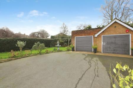 2 bedroom Detached bungalow for sale in Burton Road, Ashby-De-La-Zouch, LE65