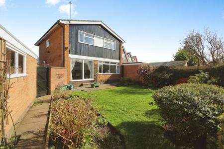 4 bedroom Detached house for sale in Chiltern Rise, Ashby-De-La-Zouch, LE65