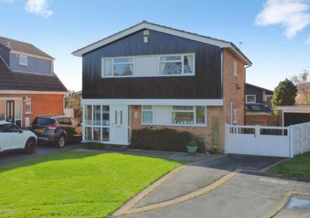 4 bedroom Detached house for sale in Chiltern Rise, Ashby-De-La-Zouch, LE65
