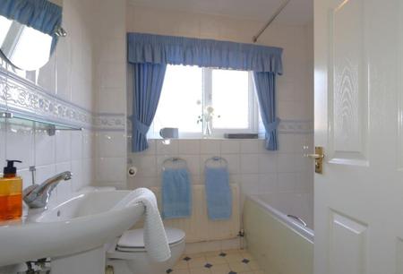 4 bedroom Detached house for sale in Chiltern Rise, Ashby-De-La-Zouch, LE65