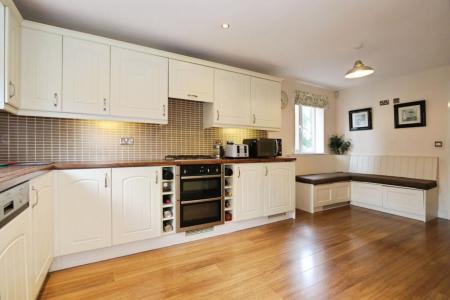 4 bedroom Detached house for sale in Drew Court, Ashby-De-La-Zouch, LE65