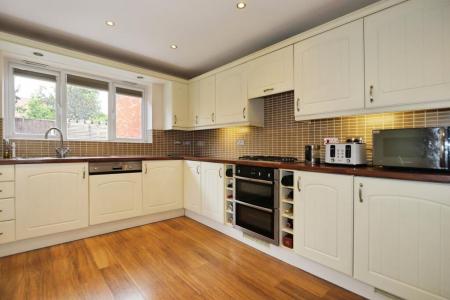 4 bedroom Detached house for sale in Drew Court, Ashby-De-La-Zouch, LE65