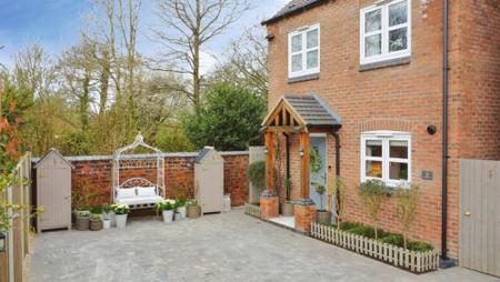 4 bedroom Detached house for sale in Tamworth Road, Ashby-De-La-Zouch, LE65