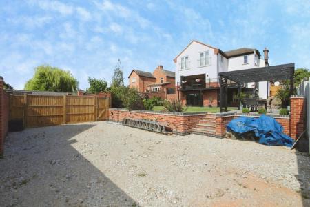 5 bedroom Detached house for sale in Station Road, Melbourne, DE73
