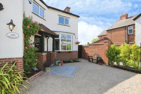 5 bedroom Detached house for sale in Station Road, Melbourne, DE73