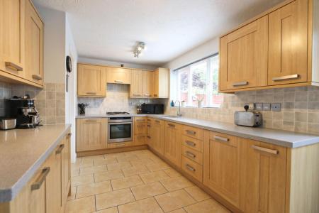 4 bedroom Detached house for sale in Oundle Close, Ashby-De-La-Zouch, LE65