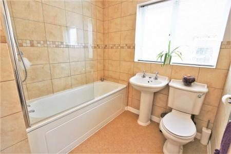 4 bedroom Detached house for sale in Oundle Close, Ashby-De-La-Zouch, LE65