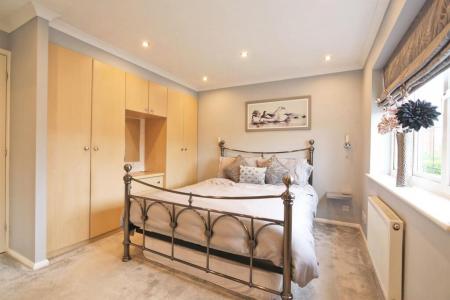 4 bedroom Detached house for sale in Oundle Close, Ashby-De-La-Zouch, LE65