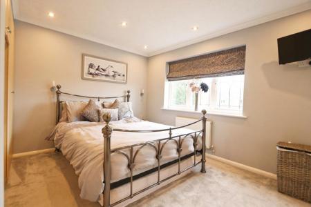 4 bedroom Detached house for sale in Oundle Close, Ashby-De-La-Zouch, LE65
