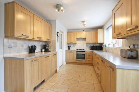 4 bedroom Detached house for sale in Oundle Close, Ashby-De-La-Zouch, LE65