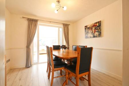 4 bedroom Detached house for sale in Oundle Close, Ashby-De-La-Zouch, LE65