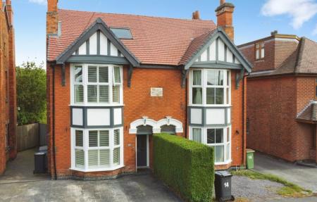 4 bedroom Semi-detached house for sale in Smisby Road, Ashby-De-La-Zouch, LE65