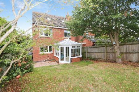 4 bedroom Detached house for sale in Brick Kiln Croft, Measham, DE12