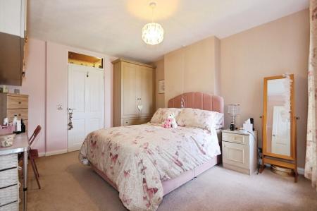 2 bedroom Semi-detached house for sale in Ashby Road, Donisthorpe, DE12