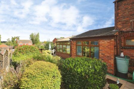 2 bedroom Semi-detached house for sale in Ashby Road, Donisthorpe, DE12
