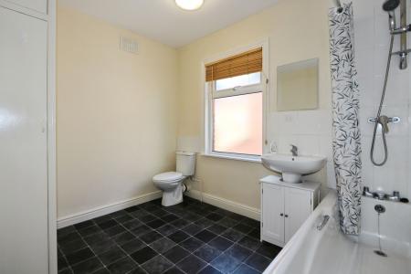 2 bedroom Terraced House for sale in Avenue Road, Ashby-De-La-Zouch, LE65