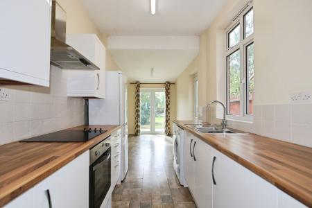 2 bedroom Terraced House for sale in Avenue Road, Ashby-De-La-Zouch, LE65