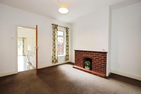 2 bedroom Terraced House for sale in Avenue Road, Ashby-De-La-Zouch, LE65