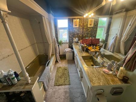 4 bedroom Detached house for sale in Queens Street, Measham, DE12